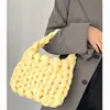 Suministro Transfronterizo de Bolsos Mensajeros de Mano Estilo Coreano, Bolsos Tejidos Hechos a Mano DIY, Bolsos Terminados de Lana Islandesa Ultra Gruesa al por Mayor