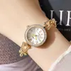Pulsera de U usada nueva de moda versátil para mujer pulsera redonda de bañera reloj de pulsera para mujer reloj de cuarzo para mujer al por mayor