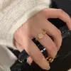Anillo de Cinco Flores de Diamante Retro Romántico de Lujo Ligero Francés Anillo de Copo de Nieve Brillante de Diamante de Trébol de Cuatro Hojas para Mujer Venta al por Mayor