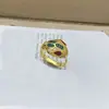 Anillo Serpiente Baojia Versión de Alta Gama Transfronteriza Europea y Americana, Finamente Elaborado con Nácar Blanco Natural y Malaquita, Combinando Diseño Original