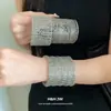 Pulsera de metal trenzada plisada multicapa abierta de estilo europeo y americano, una pulsera de moda de banda ancha exagerada, un accesorio delicado y versátil