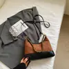 Bolsa de Ombro Feminina Acolchoada Elegante e Tendência Outono Simples, Bolsa Transversal Tendência 2026, Versátil para o Trabalho Nova Bolsa de Ombro Único