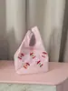 Bolsa de lona de manzana dulce y femenina para mujer, nuevo modelo de verano 2026, alto valor estético, bolso de mano casual de moda