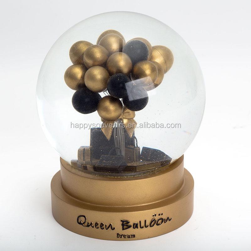 Automobile and Christmas Tree Decoration Romantic Resin Snow Snow Globe with Zinc Base