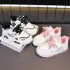 Zapatos casuales de piel para niños mayores, zapatillas deportivas con suela ligera para niños estudiantes, nuevos zapatos deportivos de moda 2026 para primavera y otoño para niñas
