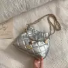 Bolsa de ombro feminina popular deste ano com bordado de losango, cordão e corrente, modelo balde, novidade inverno 2023