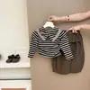 Nuevo atuendo de otoño para niñas: conjunto de dos piezas estilo coreano para bebés niñas, con top a rayas de manga larga y shorts elegantes color café