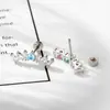 Clavos para Hueso de Oreja Geométricos Curvos Dulces y Exquisitos Micro-Pavimentados con Circonita Hensen Pendientes de Piercing Elegantes de Alta Gama para Chicas