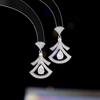 Tampoco son del mismo estilo Pendientes retro franceses diseño para mujer pendientes nicho alto sentido pendientes abanico para socialité pendientes de falda corta