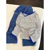 Conjunto de pijama longo listrado azul estilo coreano para mulheres, com decote oblíquo, perfeito para o outono, com um visual descontraído e estiloso, e pode ser usado como roupa de casa ou roupa externa.