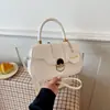 Bolsa casual de cor sólida 2026 nova retrô com fecho de metal de grande capacidade, aba, para ir ao trabalho, transversal e de ombro para mulheres