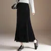 Moda de falda de terciopelo para mujer, nueva para otoño e invierno 2026, de cintura alta, adelgazante, de encaje, estilo sirena con efecto de caída, falda bodycon versátil