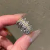 Anillo Abierto de Dos Tonos con Circonita para Mujer, Lujo Accesible, Moda de Alta Gama, Anillo con Diseño Personalizado, Joyería Versátil para la Mano para Ropa de Trabajo
