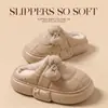 Chinelos de algodão com laço, novo estilo de inverno, sapatos femininos de algodão, para uso interno, antiderrapantes, estilosos, impermeáveis, de sola grossa, que aumentam a altura e quentes