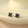 Brincos de prata de lei S925 em formato de trevo de quatro folhas vazado, estilo ins, para mulheres, brincos elegantes de concha colorida de alta qualidade