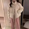 Chaqueta Corta de Plumón Estilo Coreano Pequeño Floral Nueva Invierno 2024 con Cuello Vertical Espesada Blanca de Plumón de Pato Chaqueta Casual para Mujer
