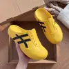 Zuecos con puntera de concha para mujer, nuevo modelo verano 2026, calzado de exterior de EVA, antideslizantes, resistentes al olor, sandalias versátiles de punta cerrada para mujer