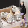 Zapatillas para niñas, estilo dulce de lazos para niñas pequeñas, zapatillas Forrest Gump, nuevo modelo de verano 2026, zapatillas para bebé de suela blanda para niños