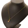 Collar con Colgante de Botas de Vaquero Retro Europeas y Americanas Diseño de Nicho Cadenilla de Acero Inoxidable Cadena Clavicular Joyería Estilo Ins