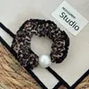 Scrunchie Estilo Coreano Retrô Renda Estampa Leopardo para Mulheres Porta-rabo de Cavalo com Pérolas Artificiais Elástico Alto Prendedor de Cabelo