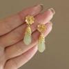 Nuevos Pendientes Colgantes de Jade con Flor de Estilo Chino para Mujer 2025 Nuevo Estilo Explosiones Lujo Ligero de Alta Gama Elegantes Elegantes Pendientes