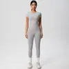 Conjunto deportivo de dos piezas para mujer, pantalones deportivos de tiro alto, ajustados, manga corta, estilo 'scrub' europeo y americano, para yoga