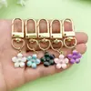 Colgantes de Flor de Cerezo de Cinco Pétalos de Colores de Venta Caliente Transfronteriza Accesorios para Llaveros de Bolsas de Regalo Navideños Directo del Fabricante