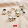 Camisa con Cuello en V Anti-Exposición con Botones Invisibles y Broche Fijo de Perla