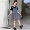 Conjunto de Macacão Jeans Doce de Verão 2026 para Meninas com Saia de Gaze e Manga Curta de Tela Conjunto de Duas Peças