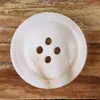 Botões de resina de alta qualidade imitando chifre de boi, com quatro furos, para casaco, sobretudo, jaqueta, terno, formato redondo, criativo, versátil, estilo simples