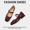 Sapatos Femininos Quadrados de Salto Baixo para o Trabalho, Novos Sapatos Femininos Primavera e Outono 2026, Boca Rasa com Fivela Quadrada de Strass, Sapatos Confortáveis de Salto Grosso
