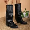 Botas longas de design retrô e estilo nicho, com bico fino e salto grosso, botas pretas empilhadas para mulheres, atacado do fabricante
