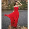 Hermoso Vestido de Vacaciones Rojo para Mujer en la Costa de Sanya, Verano Desierto Sin Tirantes Espalda Descubierta Estilo Súper Hada con Falda Amplia Vestido de Playa