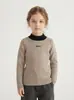 Modelos de Roupas Infantis Outono e Inverno 2026 para Meninos e Meninas, Suéter Falso Duas Peças, Camiseta Básica Infantil com Bloqueio de Cores Preto e Branco e Gola Redonda, Exclusivamente para Vendas Transfronteiriças