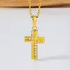 Colar Europeu Retrô de Titânio com Cruz Tendência Versátil Cor Inoxidável Colar com Cruz de Cor Duradoura