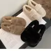 Zapatos de algodón sin cordones para mujer, forrados de felpa peluda, colección invierno 2026, zapatos tipo pantufla de peluche, cálidos y cómodos para días de pereza