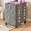 Estante de Almacenamiento para Equipo de Fitness de Piso para Interiores con Ruedas, Cesta de Almacenamiento para Esterilla de Yoga y Rodillo de Espuma, Cesta Organizadora para Raquetas de Tenis