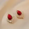 Aretes para Mujer, Aretes de Flor Corazón con Circonita Micro-pavimentada de Cobre, Nueva Moda de Nicho, Diseño Simple, Joyería de Temperamento y Versátil
