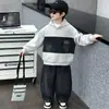 Conjunto de Terciopelo Plus para Niños Otoño e Invierno 1 Moderno Fresco Casual para Niños Pequeños y Medianos 2 Mezcla de Mezclilla Engrosado con Capucha Deportivo de Dos Piezas Moderno
