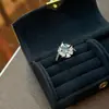Pendientes de Topacio Aguamarina de Lujo Ligero y Temperamento para Mujer, Moda de Diseño de Nicho, Nuevo Anillo de Zafiro Transfronterizo para Mujer, Versátil