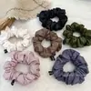 Gomas para el cabello brillantes y lustrosas estilo coreano para mujer, con un diseño plisado, material elástico que no daña el cabello y un aspecto de alta gama para coletas.