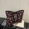 Bolso de mano moderno con estampado de cerezas 2026 Verano Nuevo Moda Bolso de hombro grande de gran capacidad, simple y versátil