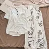 Nuevo conjunto de pijama de manga larga acanalado de seda helada con almohadillas en el pecho para mujer, nuevo estilo de primavera y otoño, conjunto de ropa para el hogar de gato perezoso