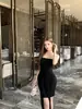 Vestido coreano roxo tomara-que-caia de seda gelada com um visual estiloso, design falso de duas peças, xale de tricô e uma saia justa curta pura e atraente