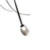 Colar minimalista de cordão de couro com pingente oval estilo coreano, design único, corrente versátil para suéter, gargantilha do dia a dia para mulheres