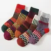 Meias de Lã Tricotadas Distintivas Outono e Inverno Estilo Étnico Meias Vintage Meias de Lã com Forro de Fleece Espessadas Armazenamento de Calor de Inverno Quentes