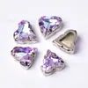 Atacado do Fabricante Grau Especial A Strass de Cristal K9 Coração de Pêssego Inclinado com Base Pontiaguda, Strass Irregulares com Garras para Roupas, Sapatos, Decoração de Embalagens, Strass para Nail Art