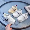 Atacado Outono Sapatos para Bebê Criança Pequena Nova Superfície de Couro Sapatos Argan Meninas Sapatos Brancos Meninos Crianças Pequenas Sapatos Esportivos Sola Macia