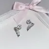 Hermosos Aretes de Hueso de Oreja con Forma de Ala de Ángel Acero de Titanio Versátiles de Nicho Únicos Aretes de Ala de Ángel con Diamantes Brillantes Aretes para Mujer