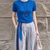Conjunto extremadamente elegante y hermoso: un conjunto completo para mujer en verano, que consta de un top azul de punto de seda helada de manga corta y pantalones largos grises, conjunto de dos piezas